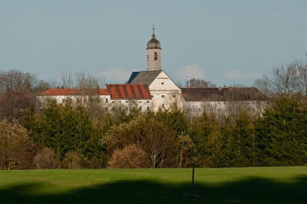 Hotel Alter Wirt Weyarn Exterior foto