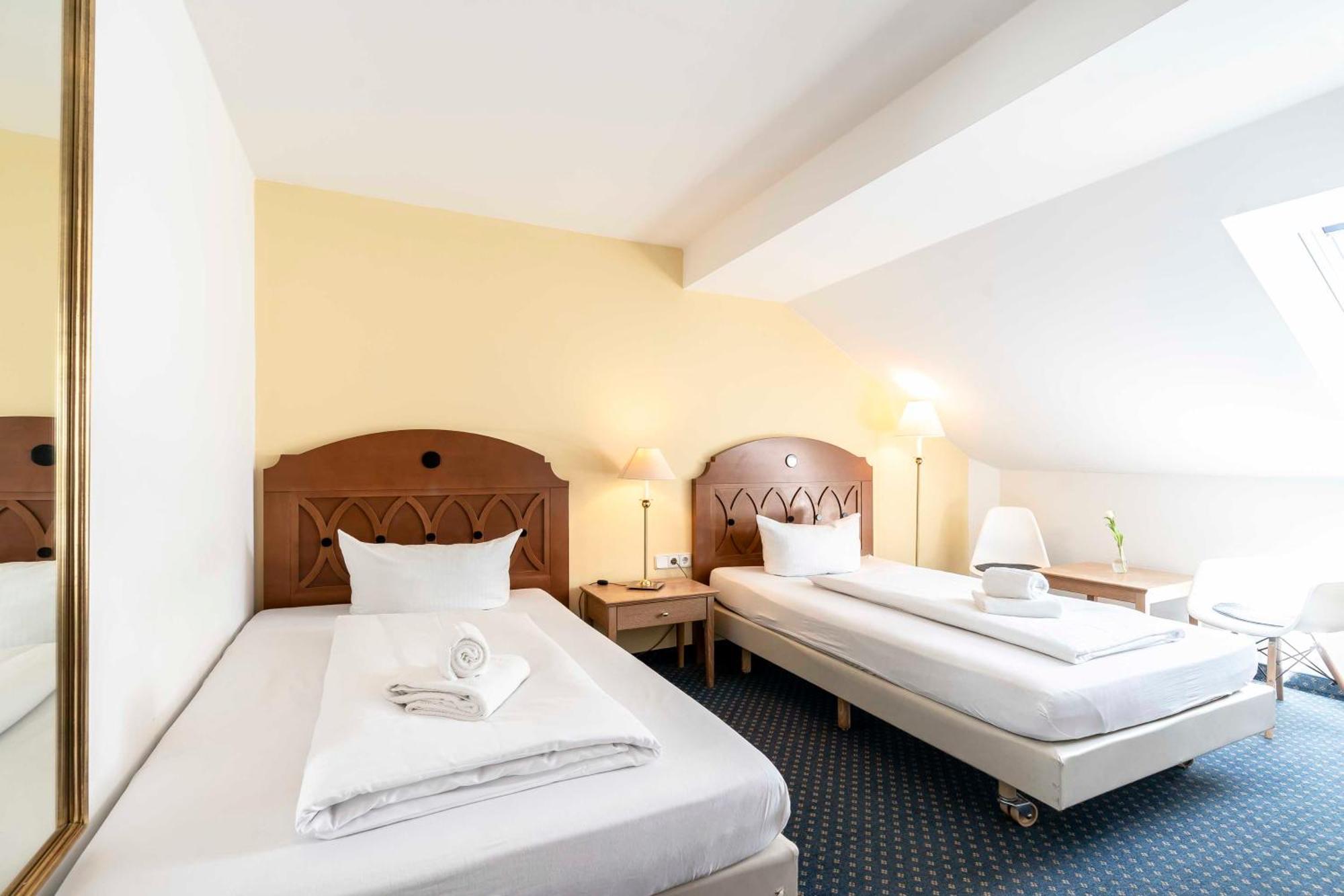 Hotel Alter Wirt Weyarn Exterior foto