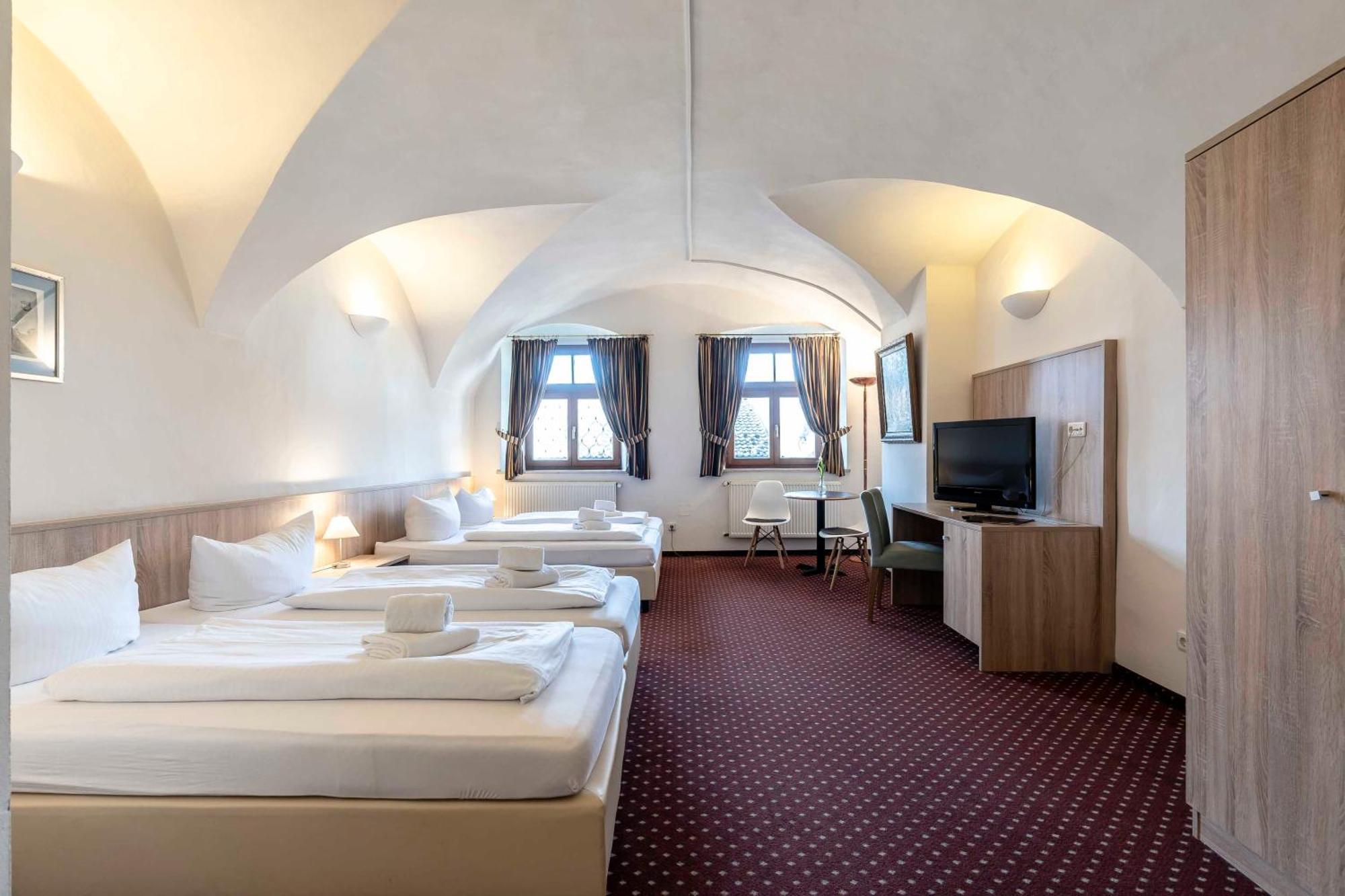Hotel Alter Wirt Weyarn Exterior foto